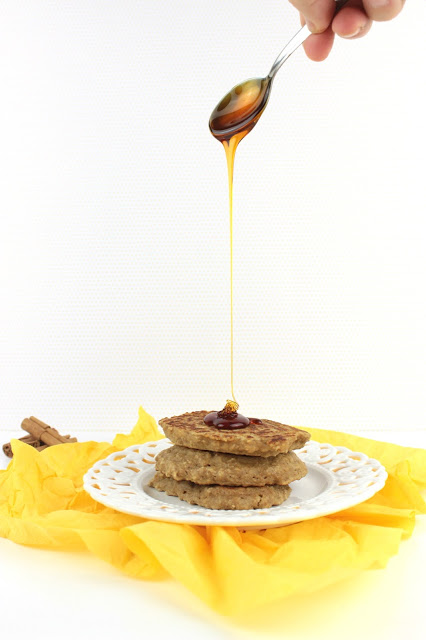 oat pancakes with orange preparation step 2, adding honey 