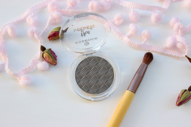 Αγαπημένα Καλλυντικά από την Essence!