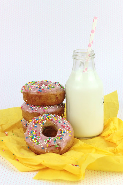 Πεντανόστιμα Ντονατ Μελιού με Γλασο Φραουλας