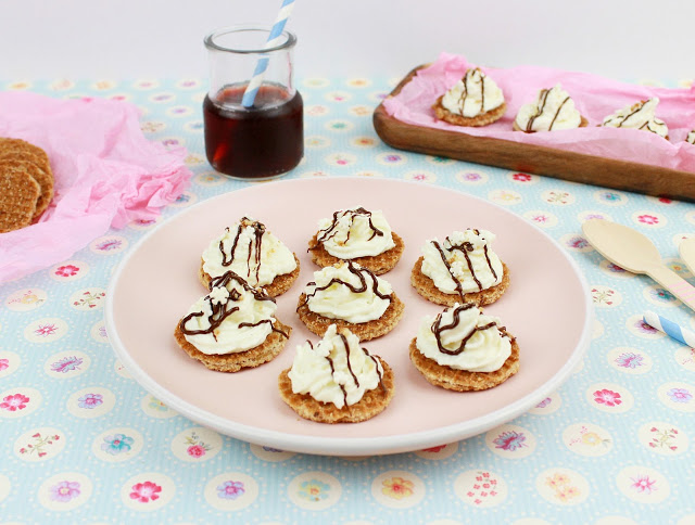 Εύκολα Βαφλακια με κρέμα Καρύδας