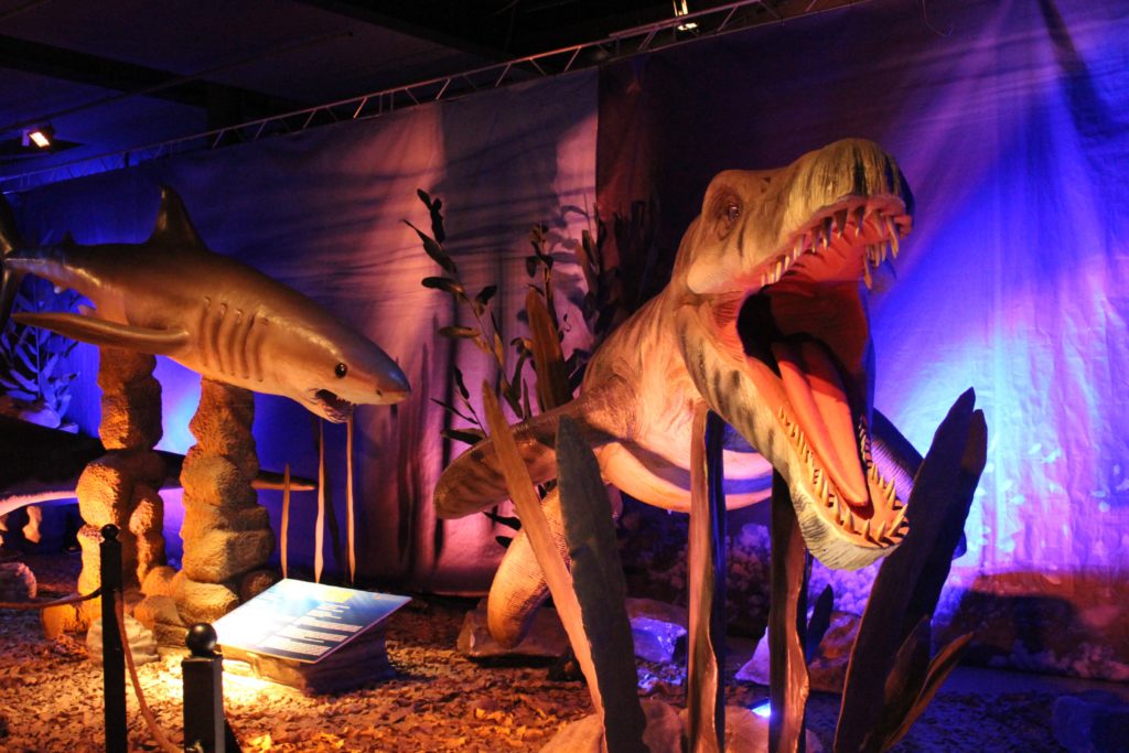 Δεινόσαυροι και Τέρατα των θαλασσών στον Ελληνικό Κόσμο