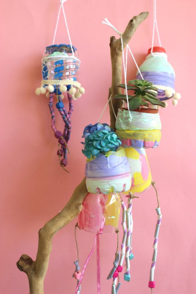 Ανακυκλωνω και φτιάχνω διακοσμητικά με πλαστικά μπουκάλια