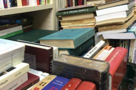 Βολτα στα Παλαιο-Βιβλιοπωλεία στο Μοναστηράκι Αθήνας